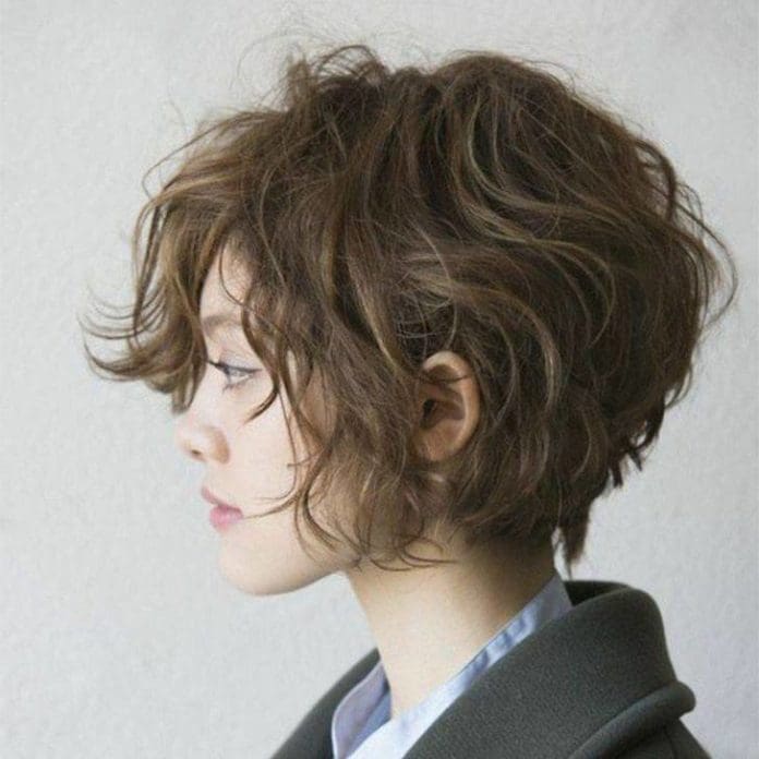25 Stunning And Gorgeous Wavy Bob Hairstyles 22 696x696 