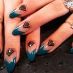 almond-shaped-nails-with-chevron-design