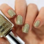 every-day-is-a-holiday-with-gold-glitter-nails-pic