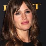 layered-hair-with-curtain-bangs-jennifer-garner26