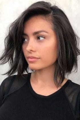 FLATTERING SHORT HAIRCUTS FOR ROUND FACES