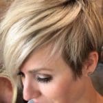 side-parted-pixie-long-blonde-shorthaircuts-pixi