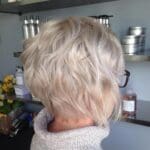 short-ash-blonde-wavy-bob