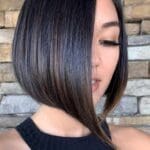 sleek-short-asymmetrical-bob-bobhaircut-asymmetr