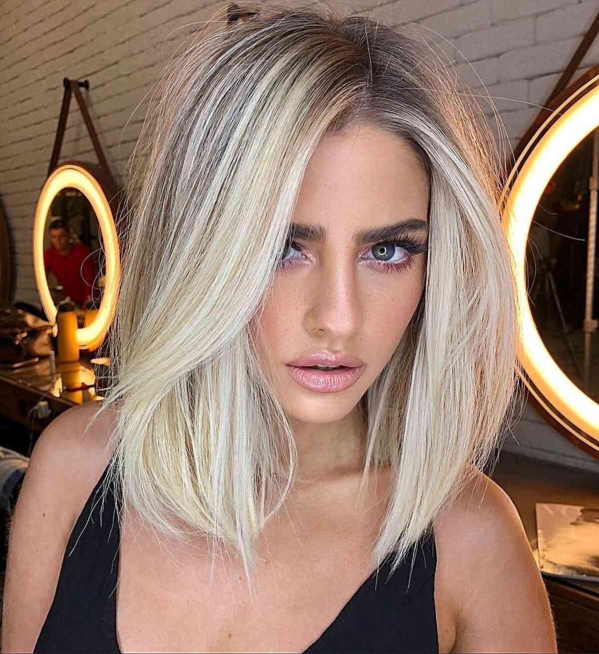 Blonde Face-Framing Highlights for a Blunt Lob