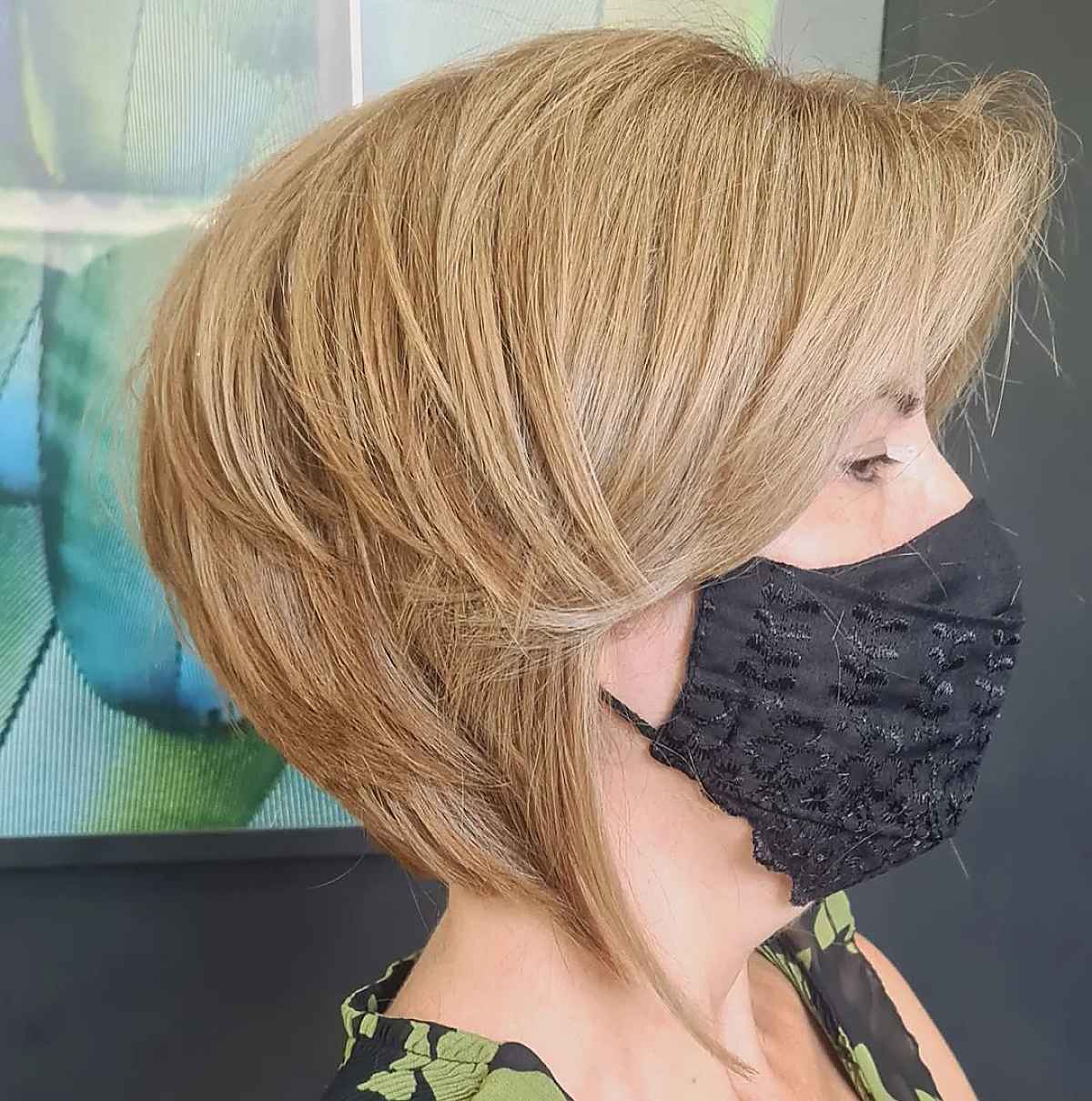 Choppy Stacked Bob with Layers for Woman with Thick Hair