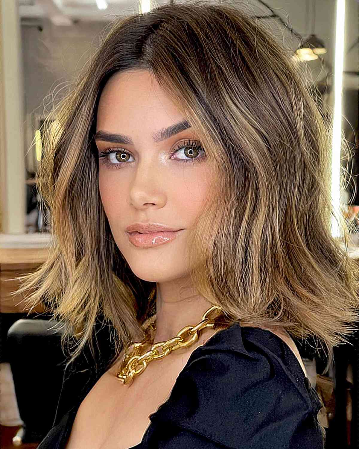 Balayage Lob para cabello grueso y mujeres con raya al medio