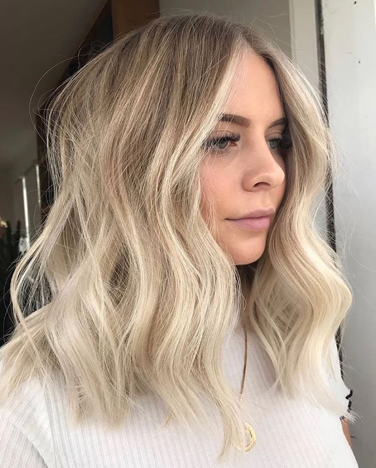 California Beachy Medium Blonde Bob