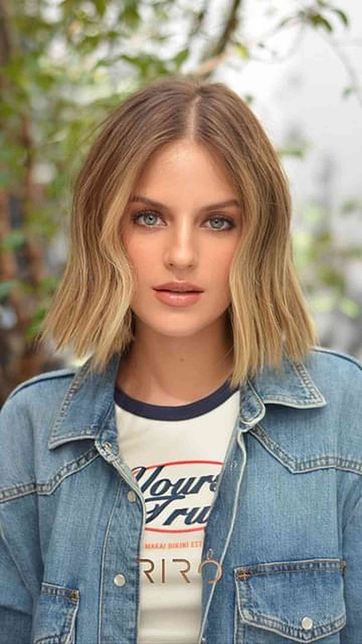 Chic Italian bob haircut with blonde highlights