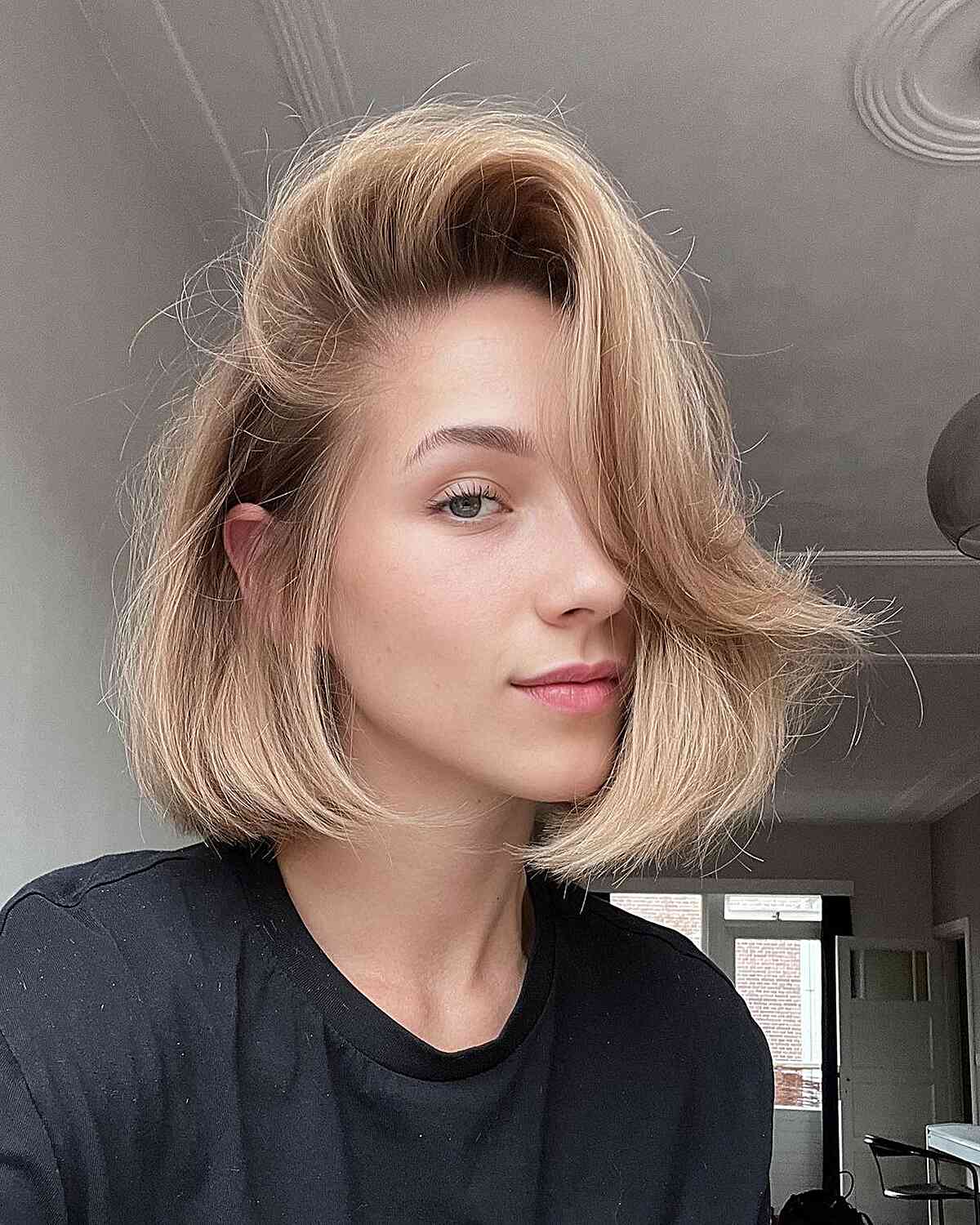 Neck-Length Voluminous Italian Bob with Deep Side Part