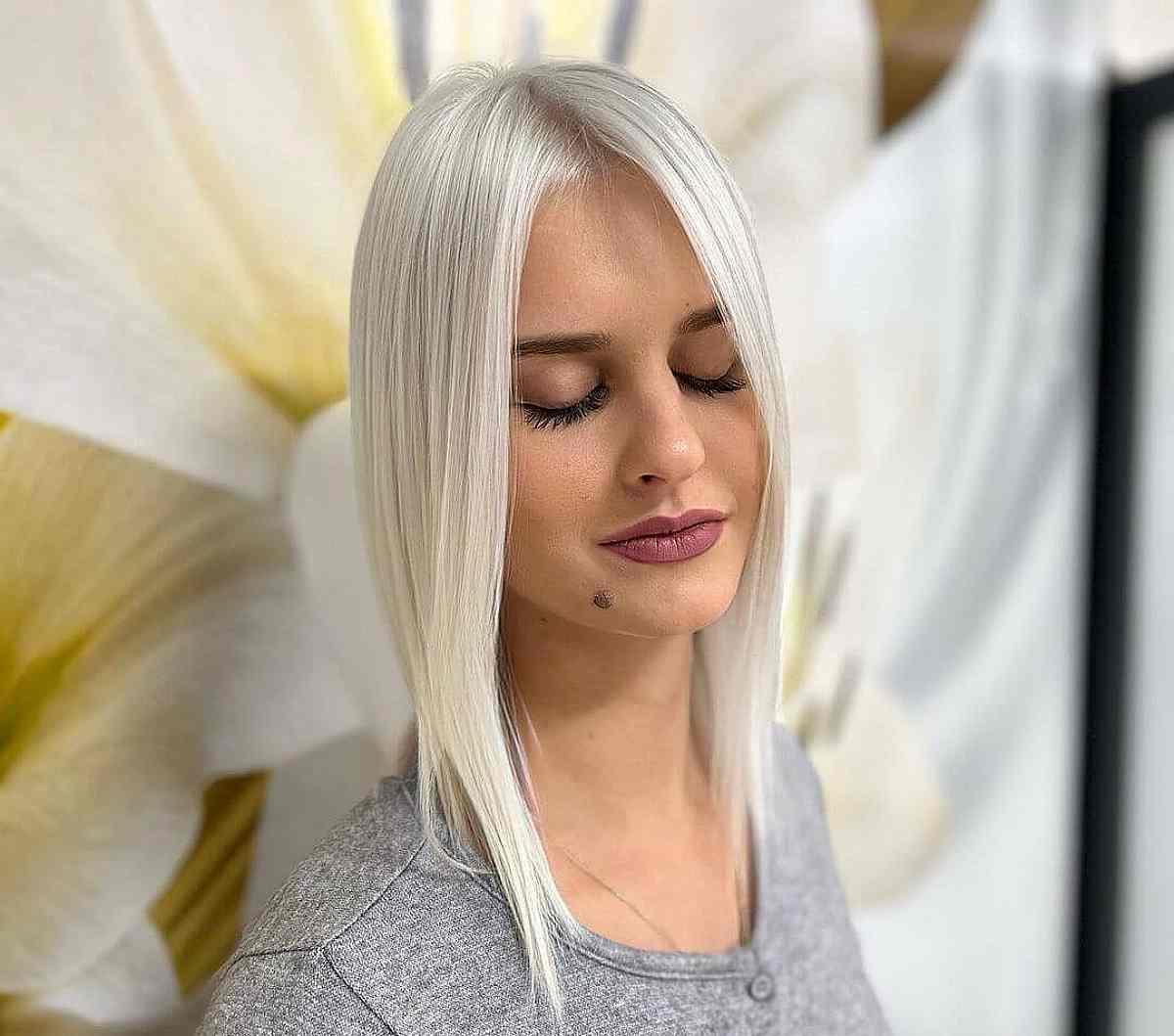 Platinum Shoulder-Length Bob with No Bangs for Thin Hair