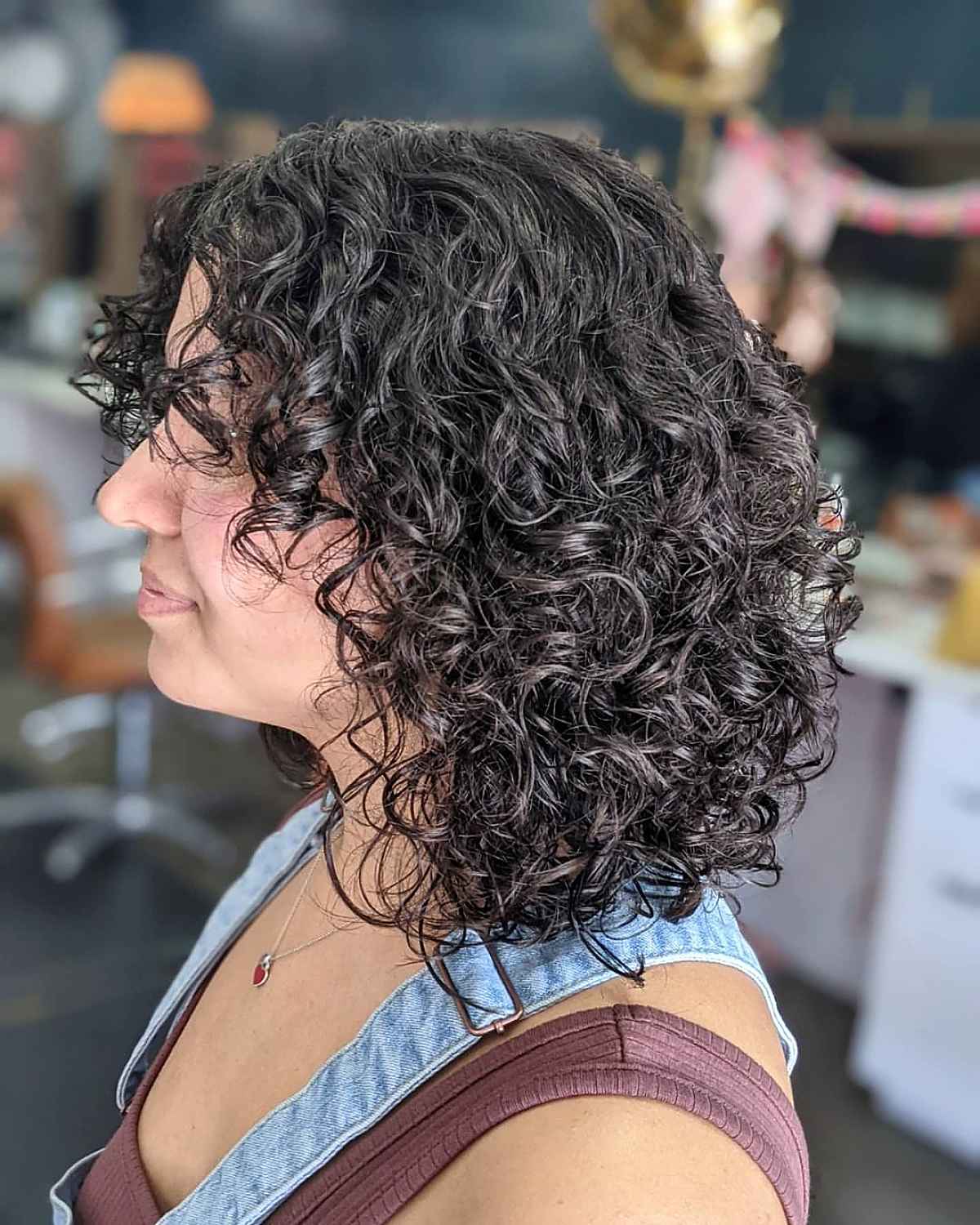 Lob peludo para chicas con cabello rizado