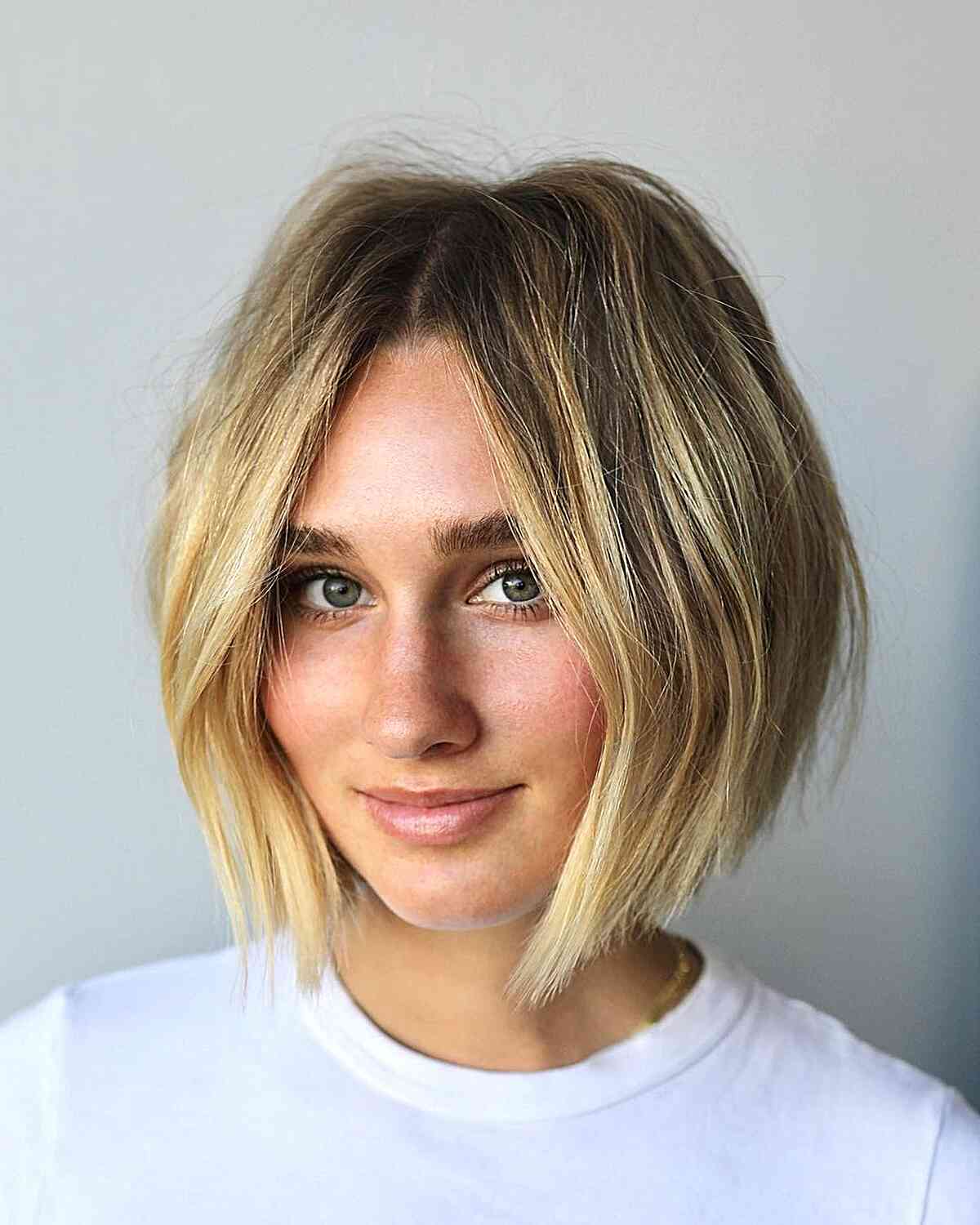 Short Bob Cut with Face-Framing Blonde Hues