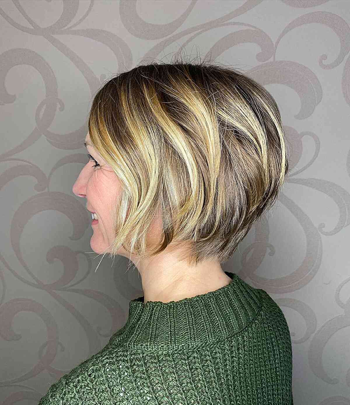 Bob corto con mechas para cabello más fino