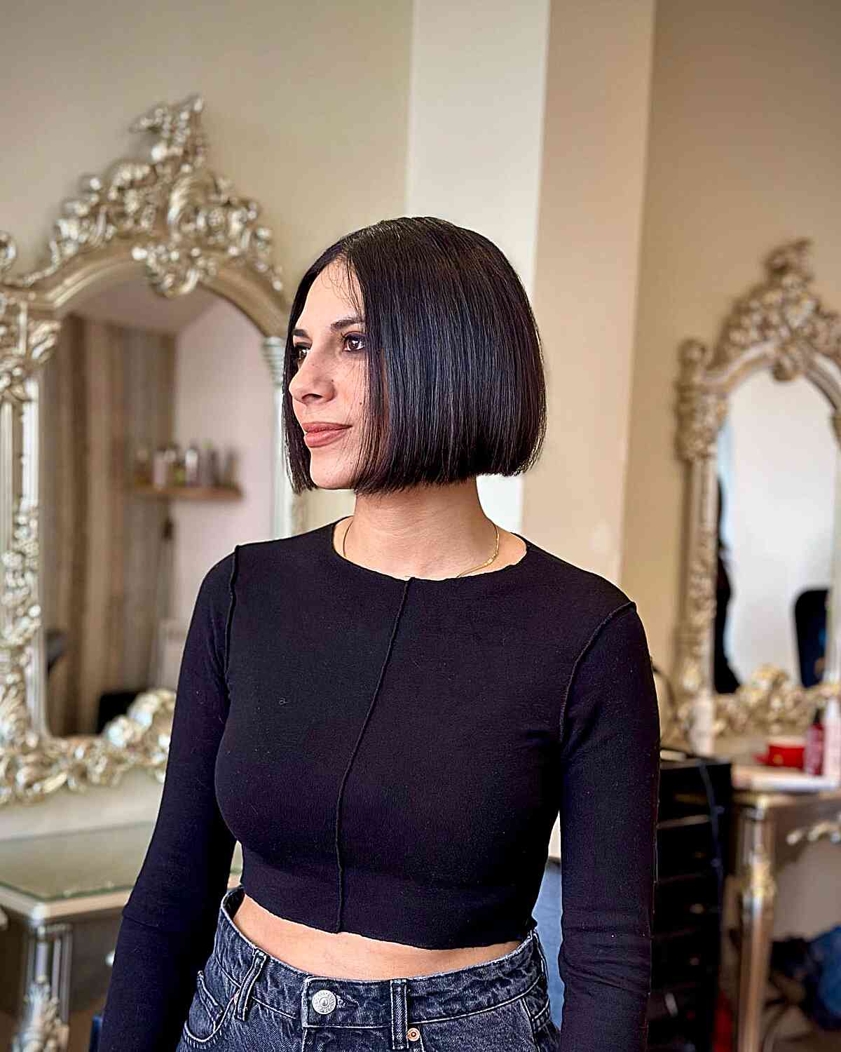 Sleek Effortless Chin Slob Bob for Girls' Dark Tresses