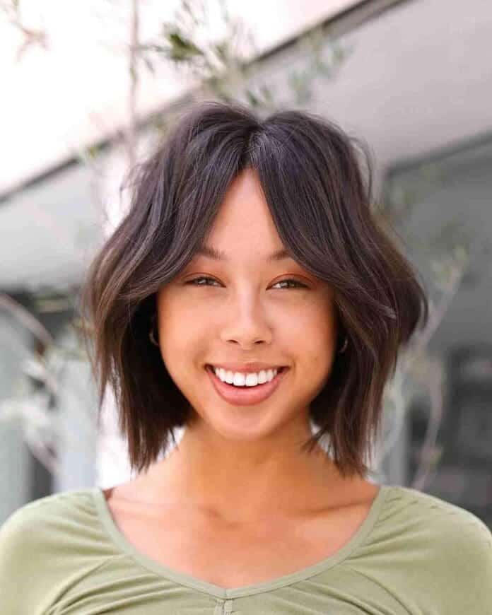 27 Gorgeous Wavy Bob with Bangs for an Effortlessly Cute Style