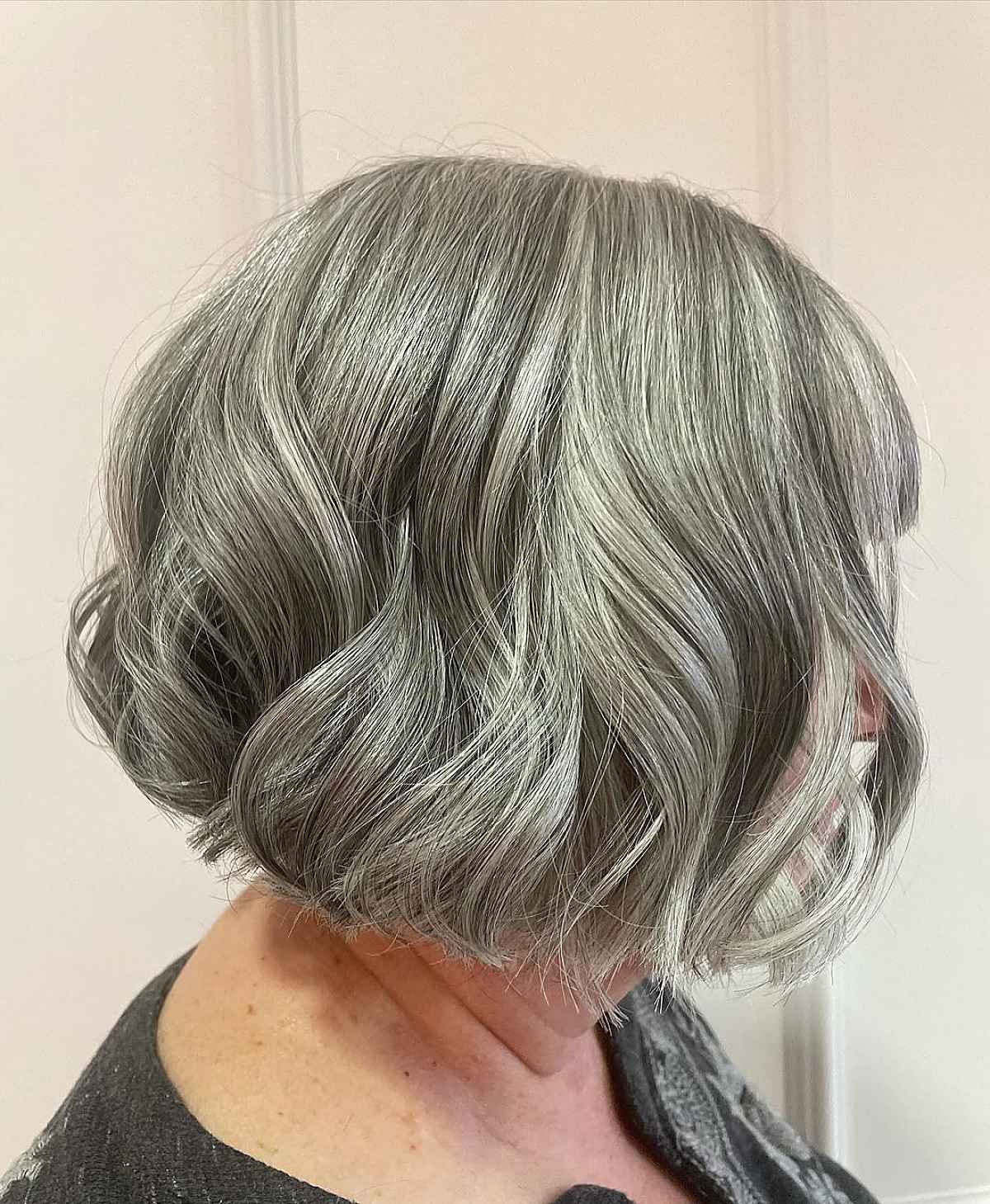 Wavy Sliced Bob for Older Women’s Grey Hair