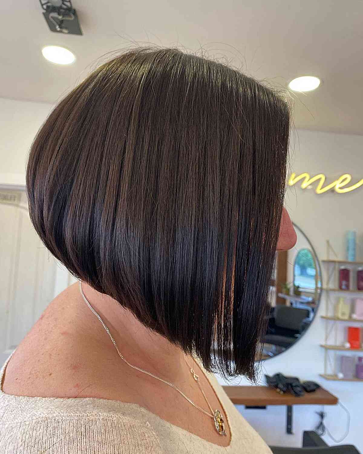 Youthful Natural Short Graduated Bob Cut