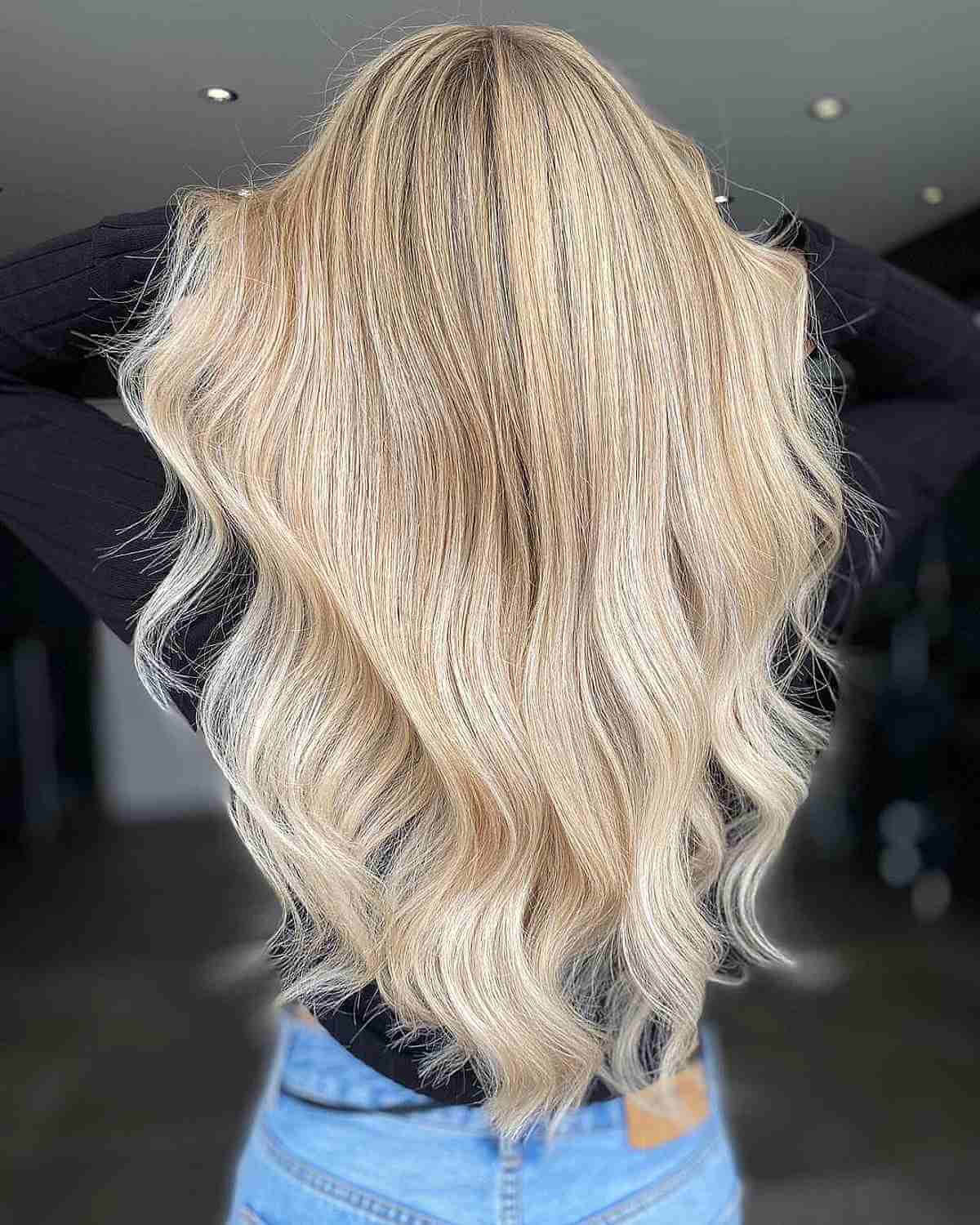 Very Light Sandy Blonde Tone