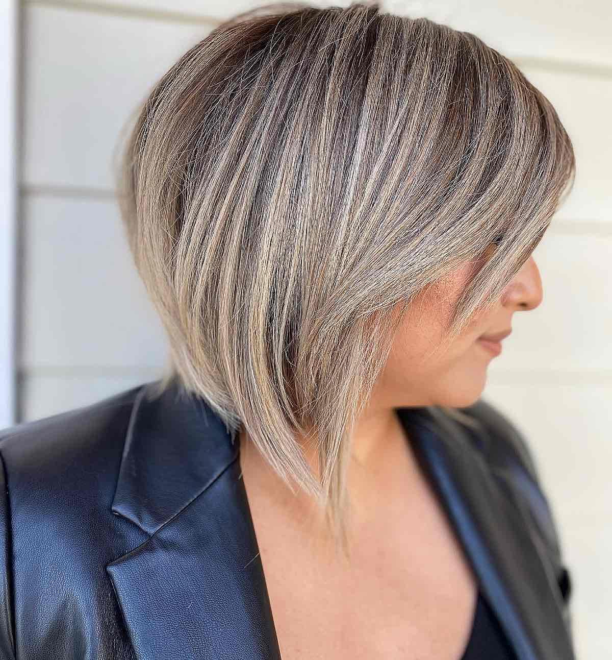 honey blonde short blunt bob