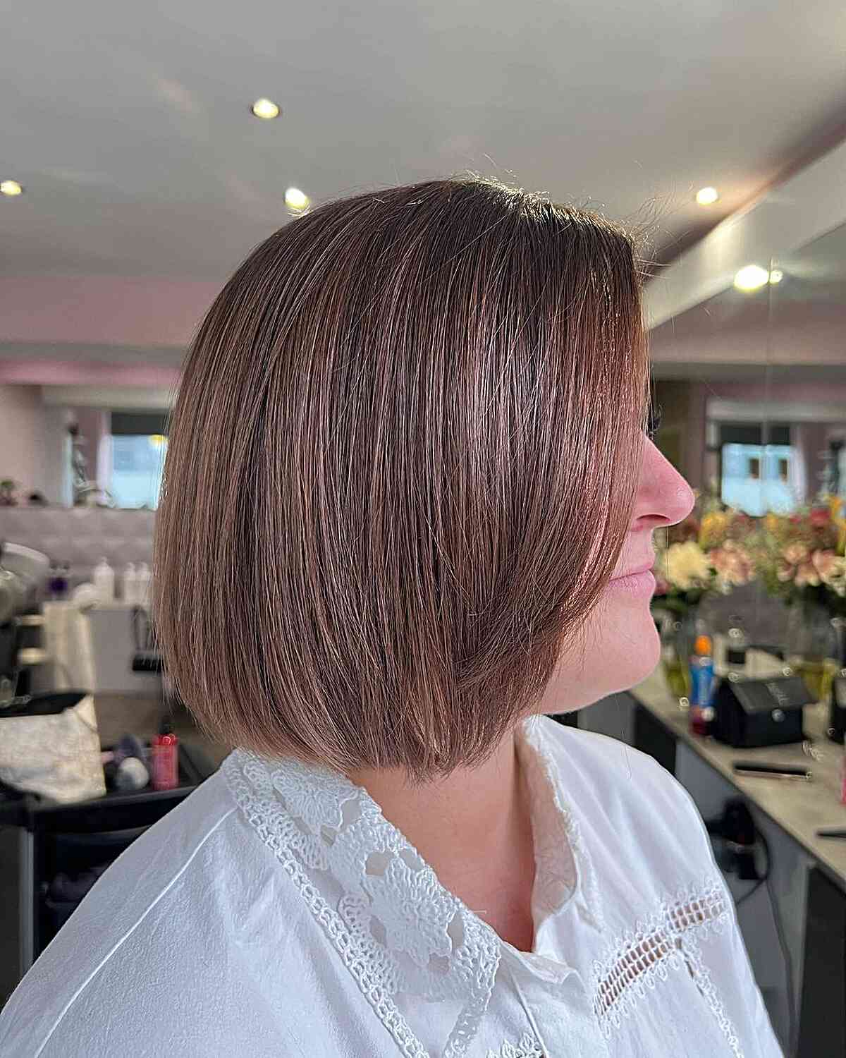 Light Reddish Brown on Medium Bob