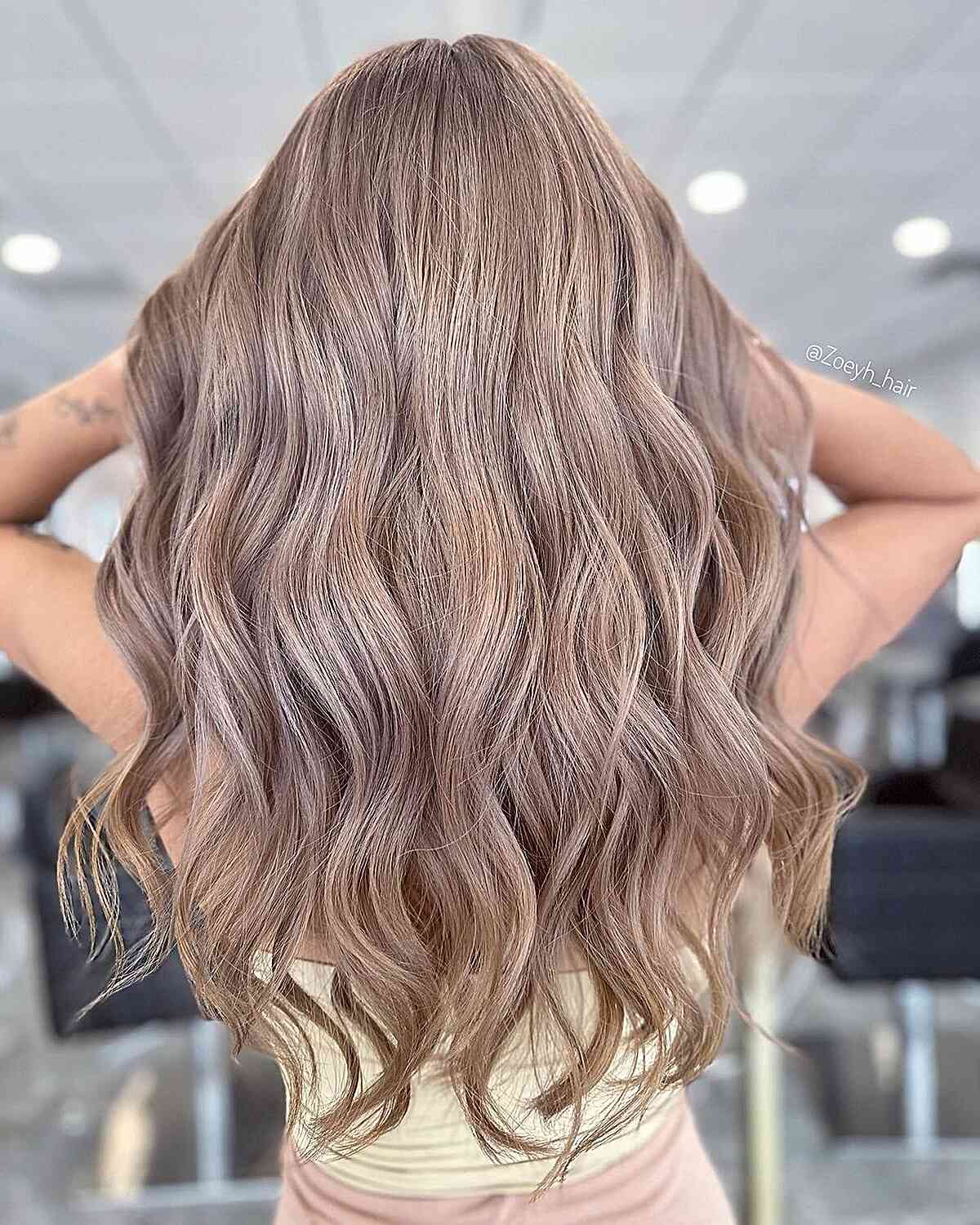 Long-Length Wavy Milky Tea Beige Hair