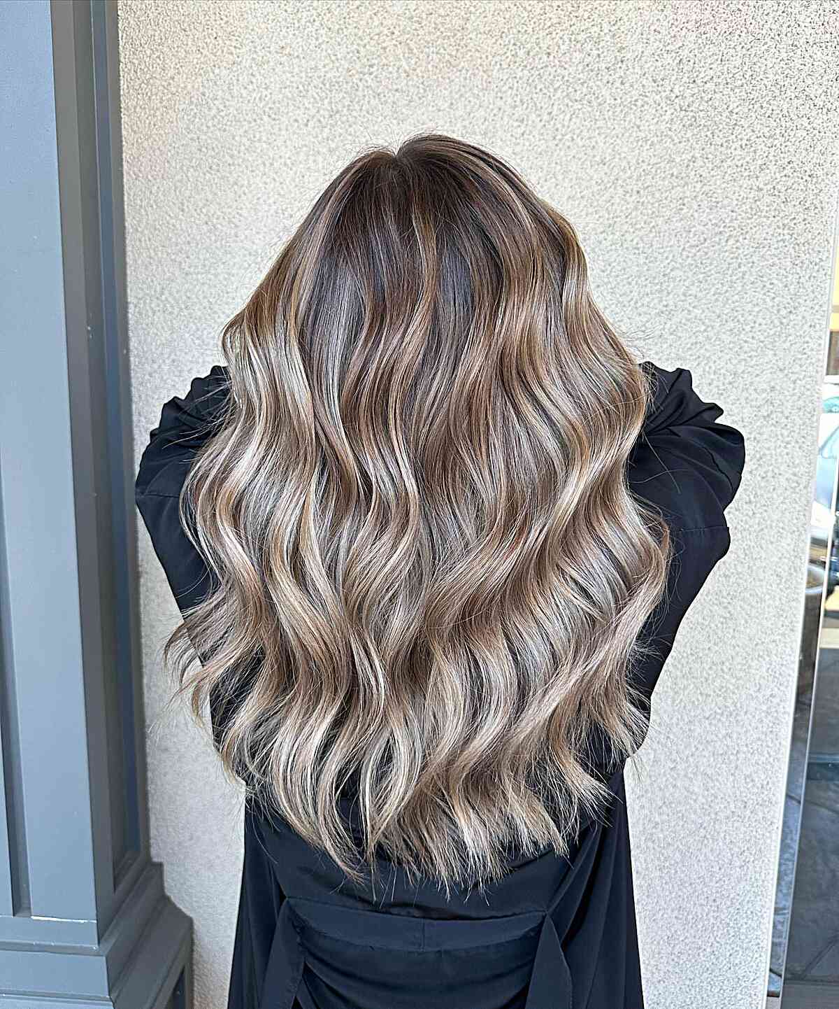 Long Wavy Brown Hair with Champagne Blonde Highlights