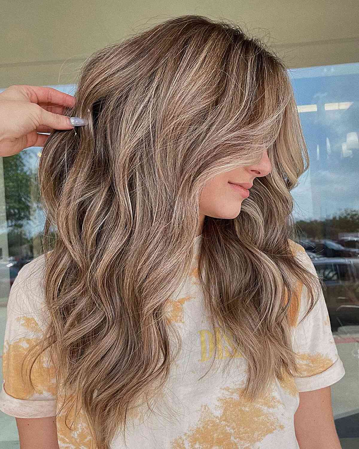 Mushroom Bronde Tone on Long-Length Layered Waves