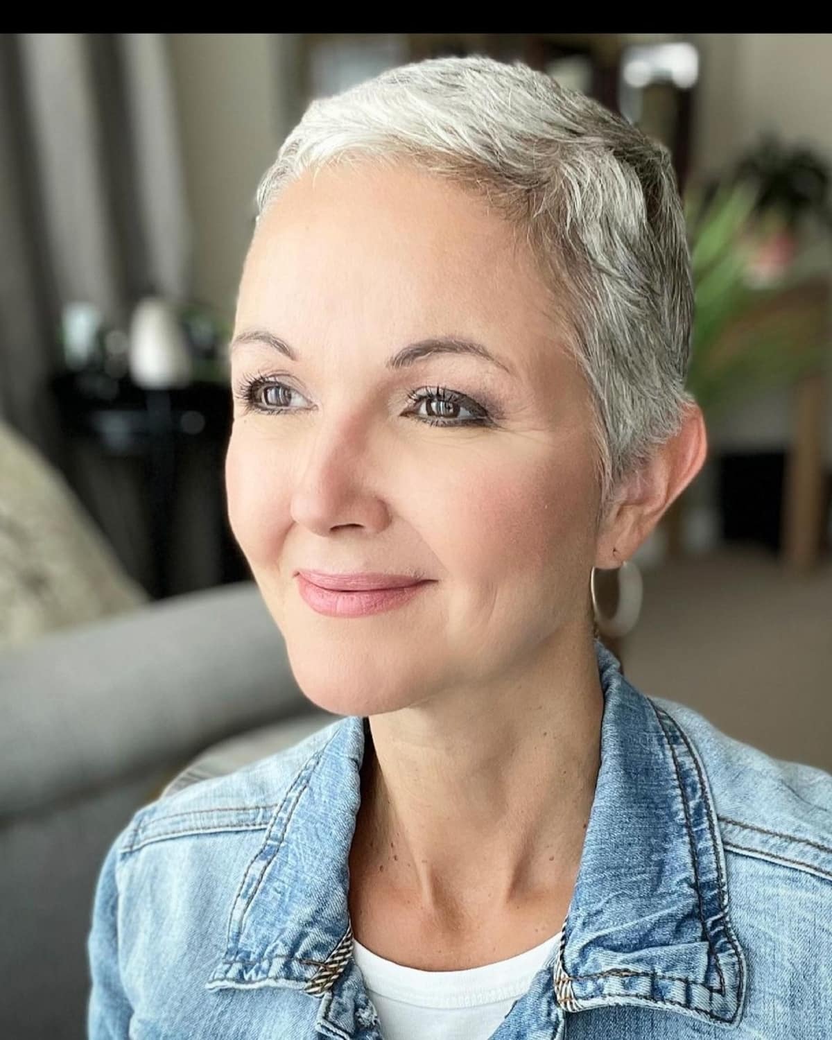 Very low-maintenance salt and pepper haircut