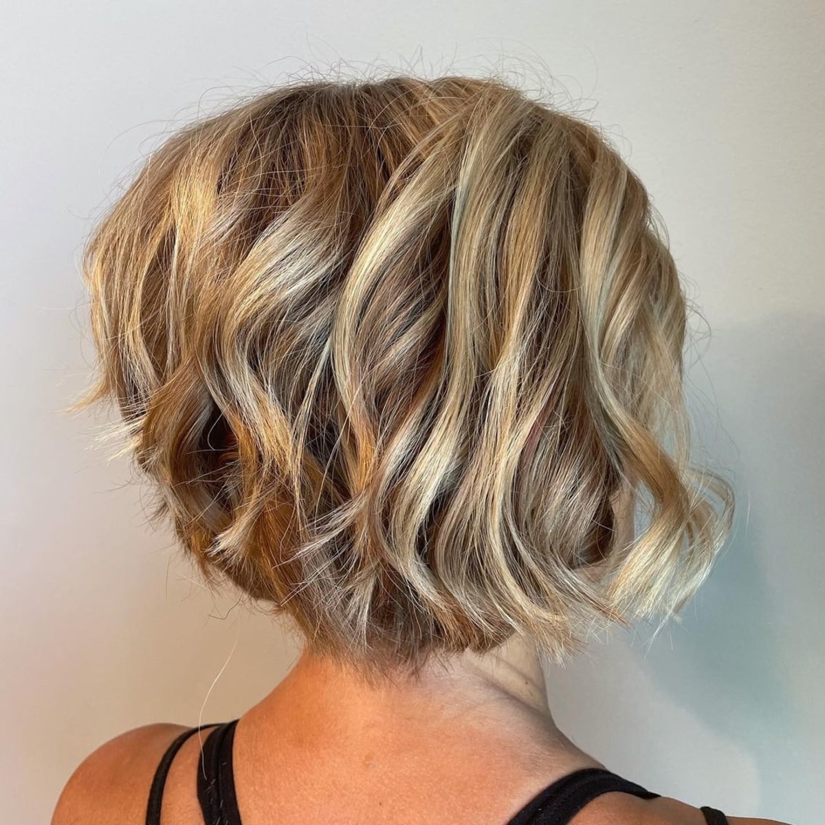 Blonde bob with lowlights