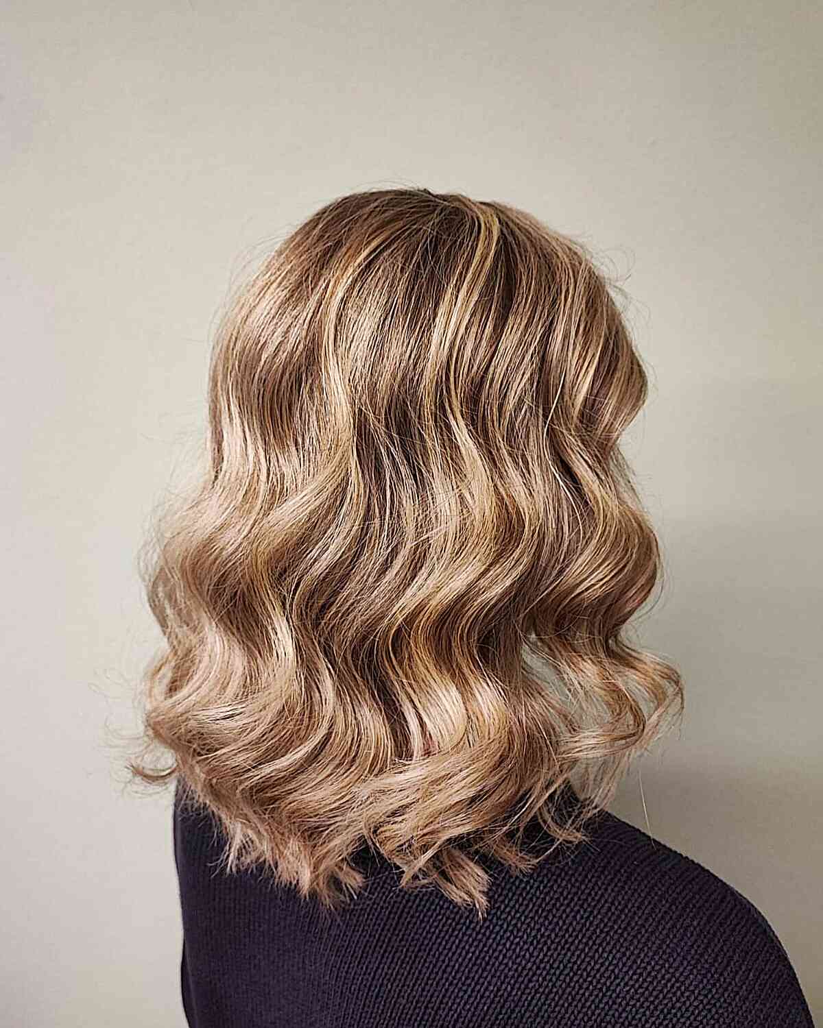 Caramel Bronde Balayage Shade with Mid-Length Wavy Hair