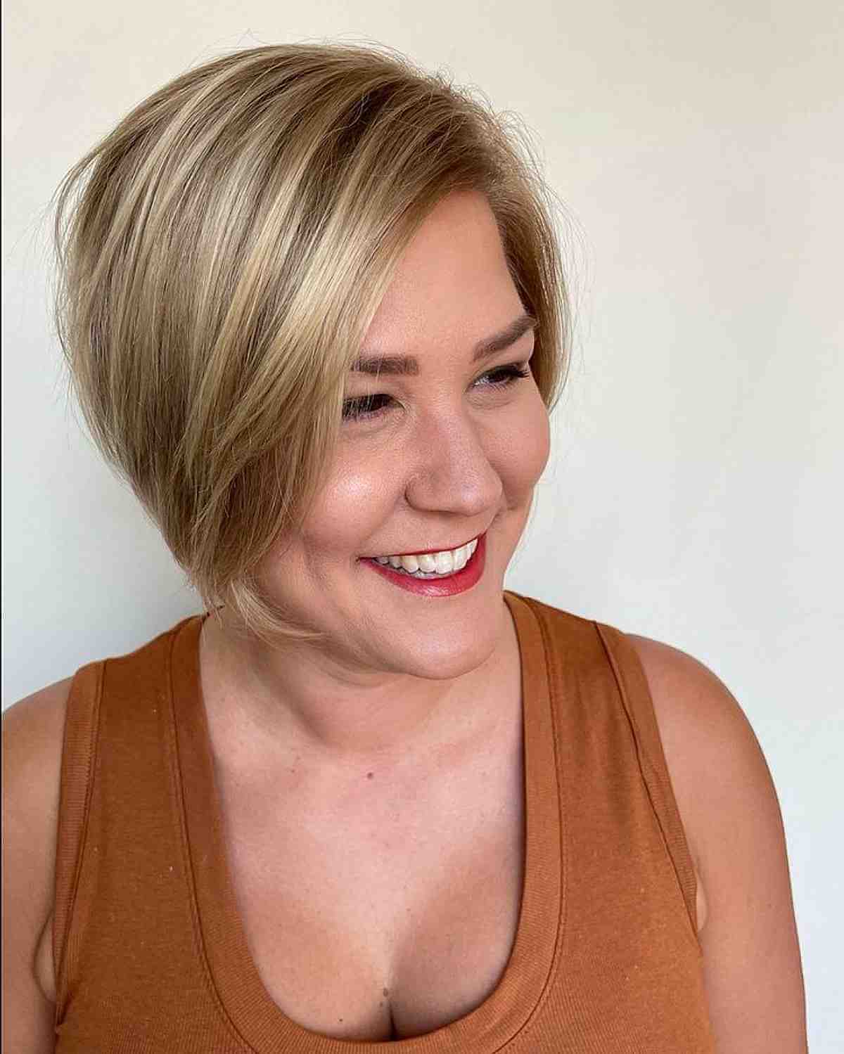 Luscious Honey Blonde Pixie Bob Color and Cut