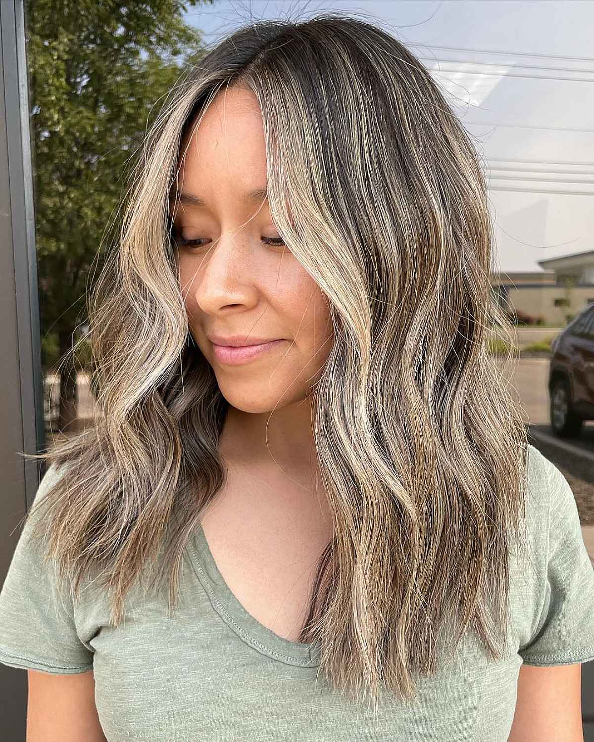 Messy Medium-Length Hair with a Money Piece