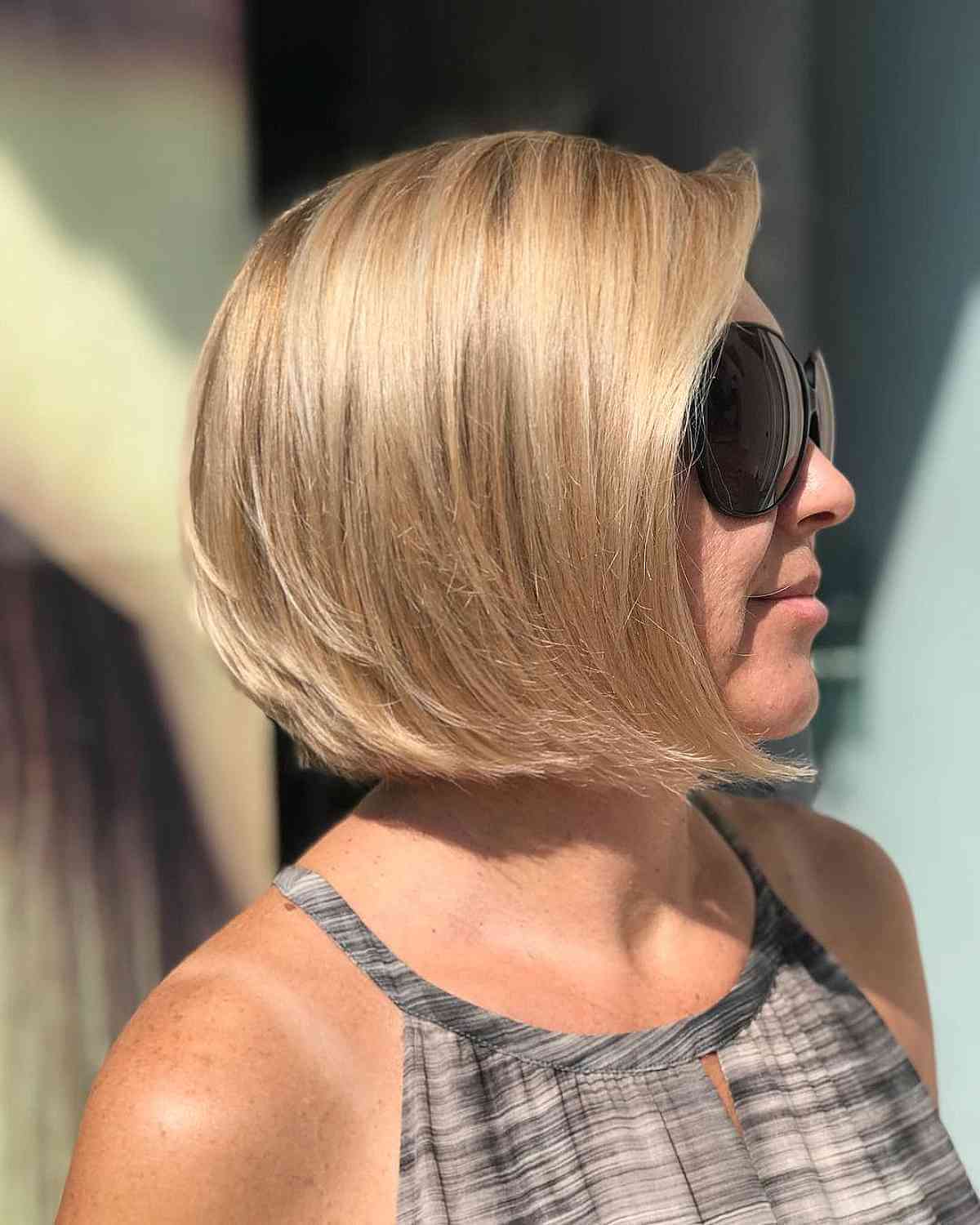 Short Blonde Feathered Swing Bob