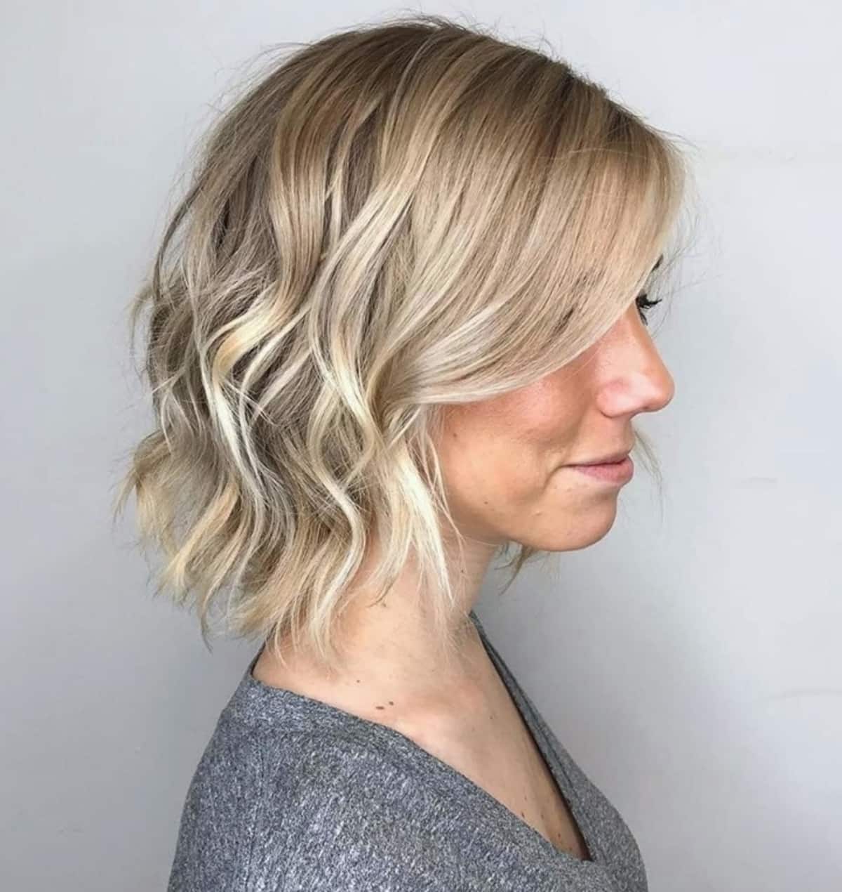 Short camelback blonde hair color