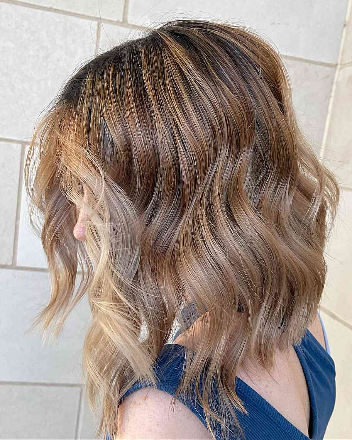 Shoulder-Length Strawberry Bronde Balayage Lob with Money Piece