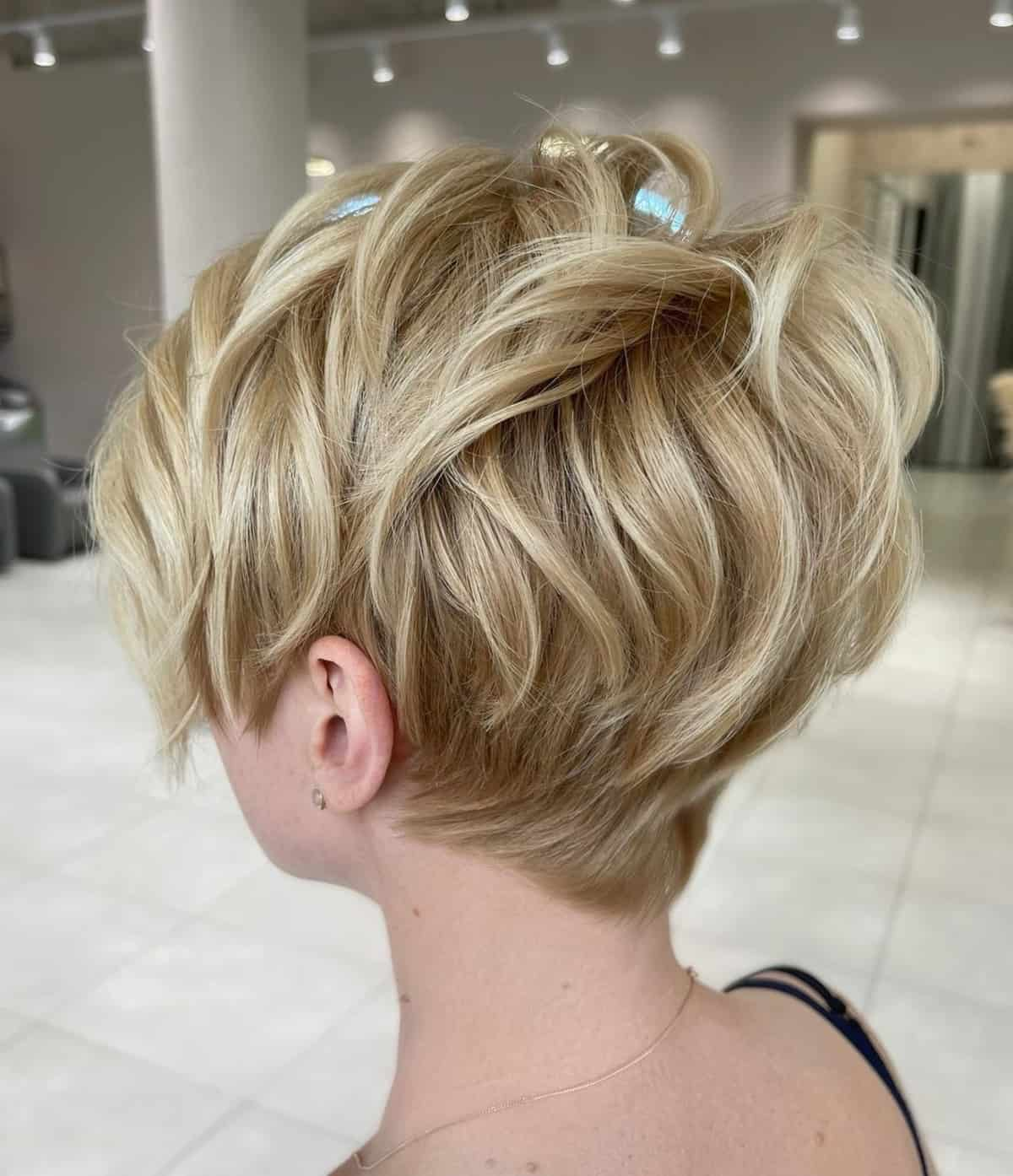 29 Eye-Catching Short Blonde Hair Ideas That Stun