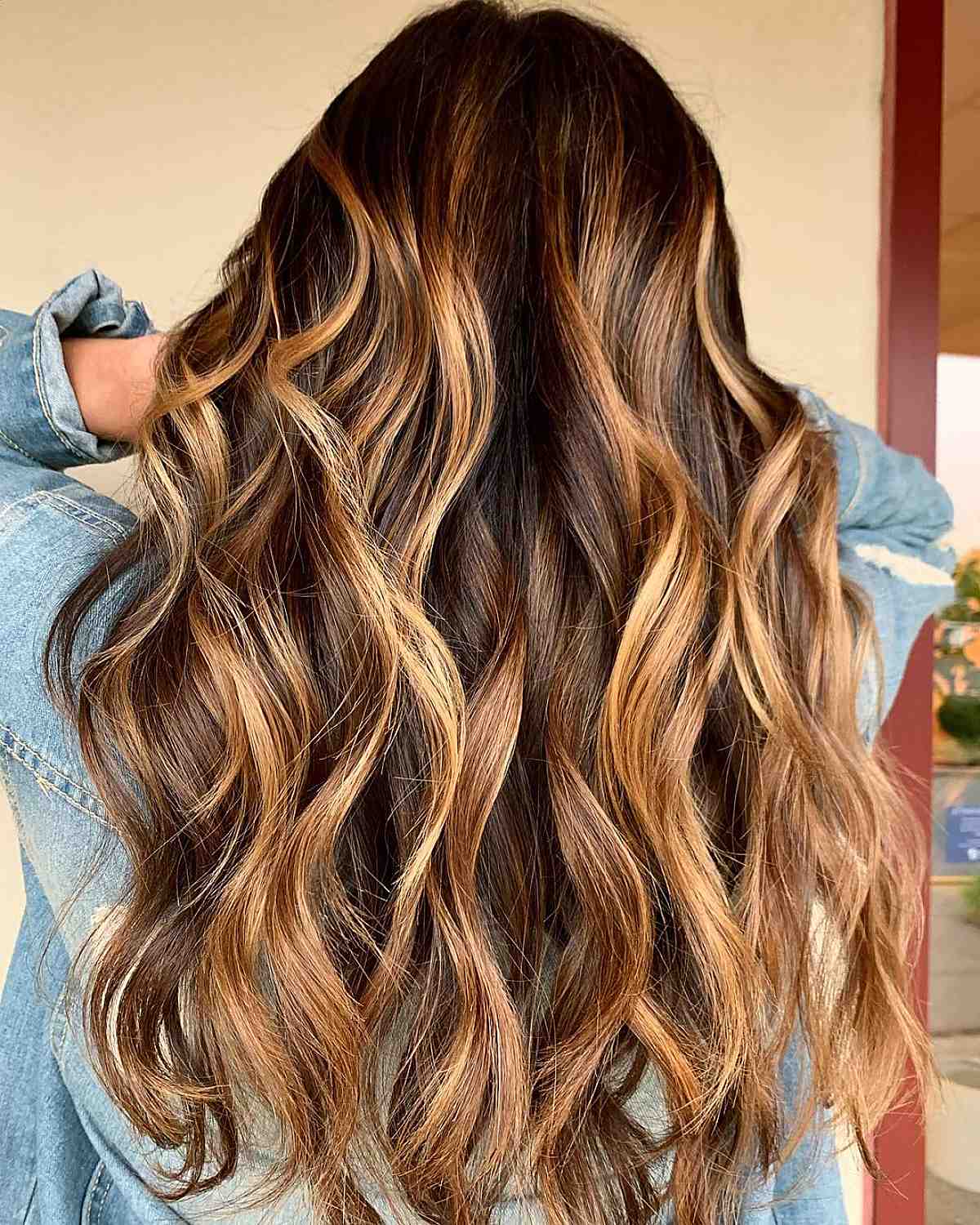 yummy dark caramel with honey highlights